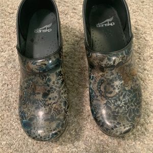 DANSKO PROFESSIONAL CLOGS SIZE 38